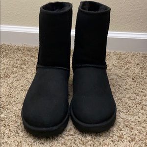UGG Classic Short Boot Size 9